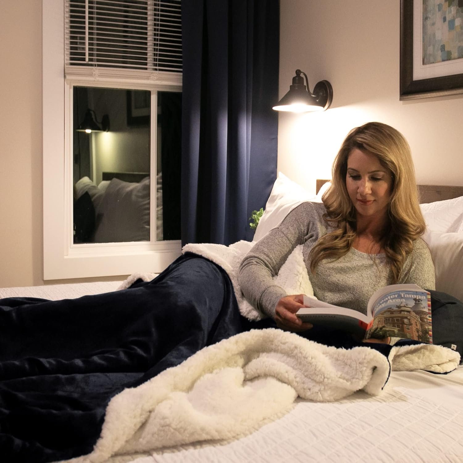 NICETOWN Black Sherpa Fleece Blanket Warm Dual Sided Fluffy Plush Super Soft Lap Blankets and Throws for Kids, Gift Throw Blankets for Women/Baby/All Season, 50 x 60 inches