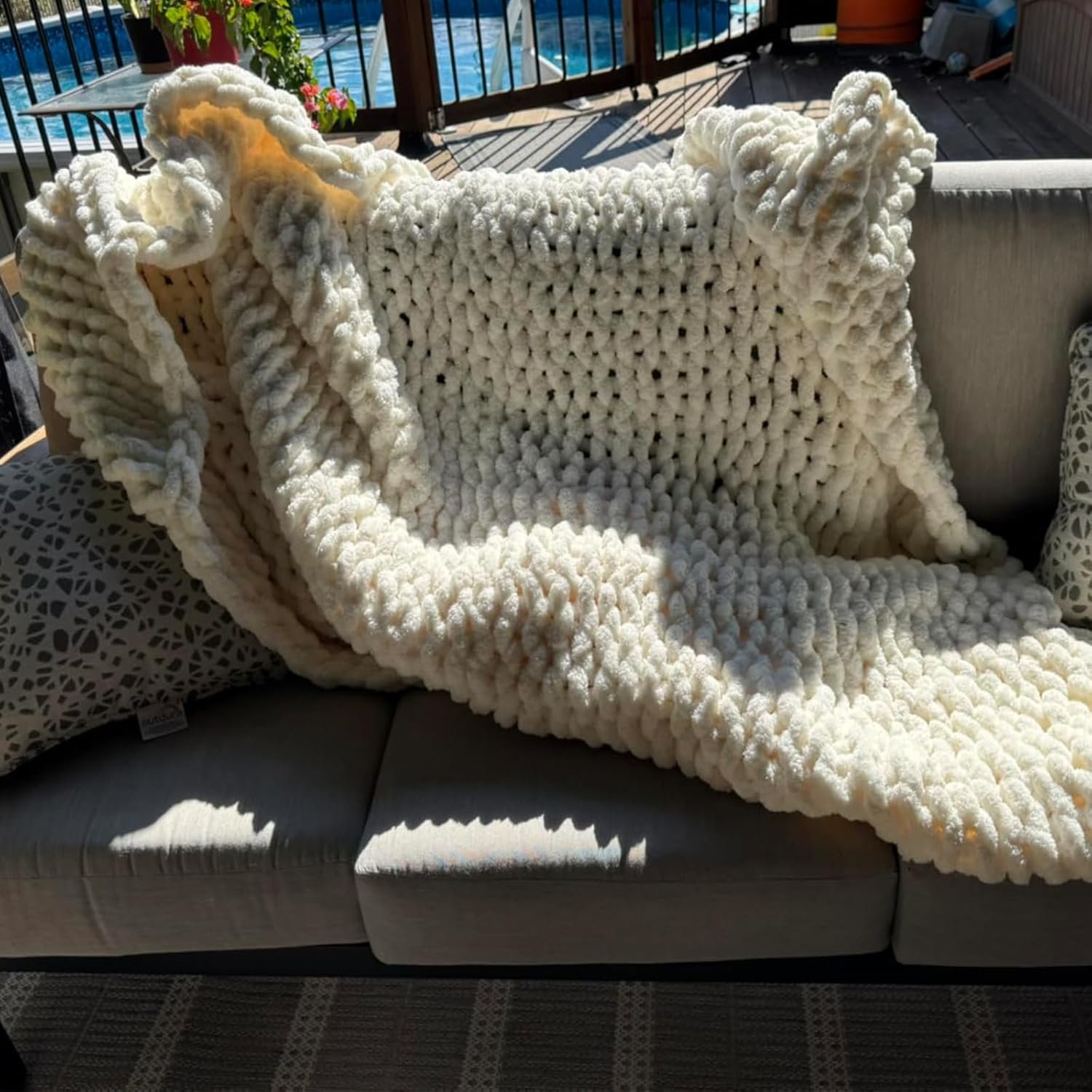 Luxury Super Chunky Knit Throw Blanket, Handmade Chenille Cable Knit Crochet Blanket 50×60, Soft Thick Chunky Yarn Knit Throw for Couch & Bed, No Shedding, Ivory/Cream Home Decor Gift